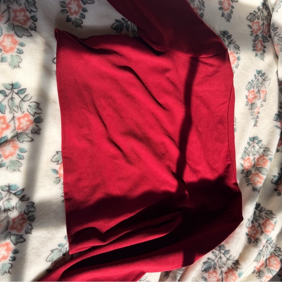 Red short cropped Long Sleeve Top - Picture 4 of 4